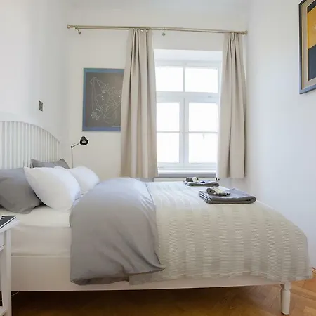 Concierge Praga Gallery Apartman Varsó